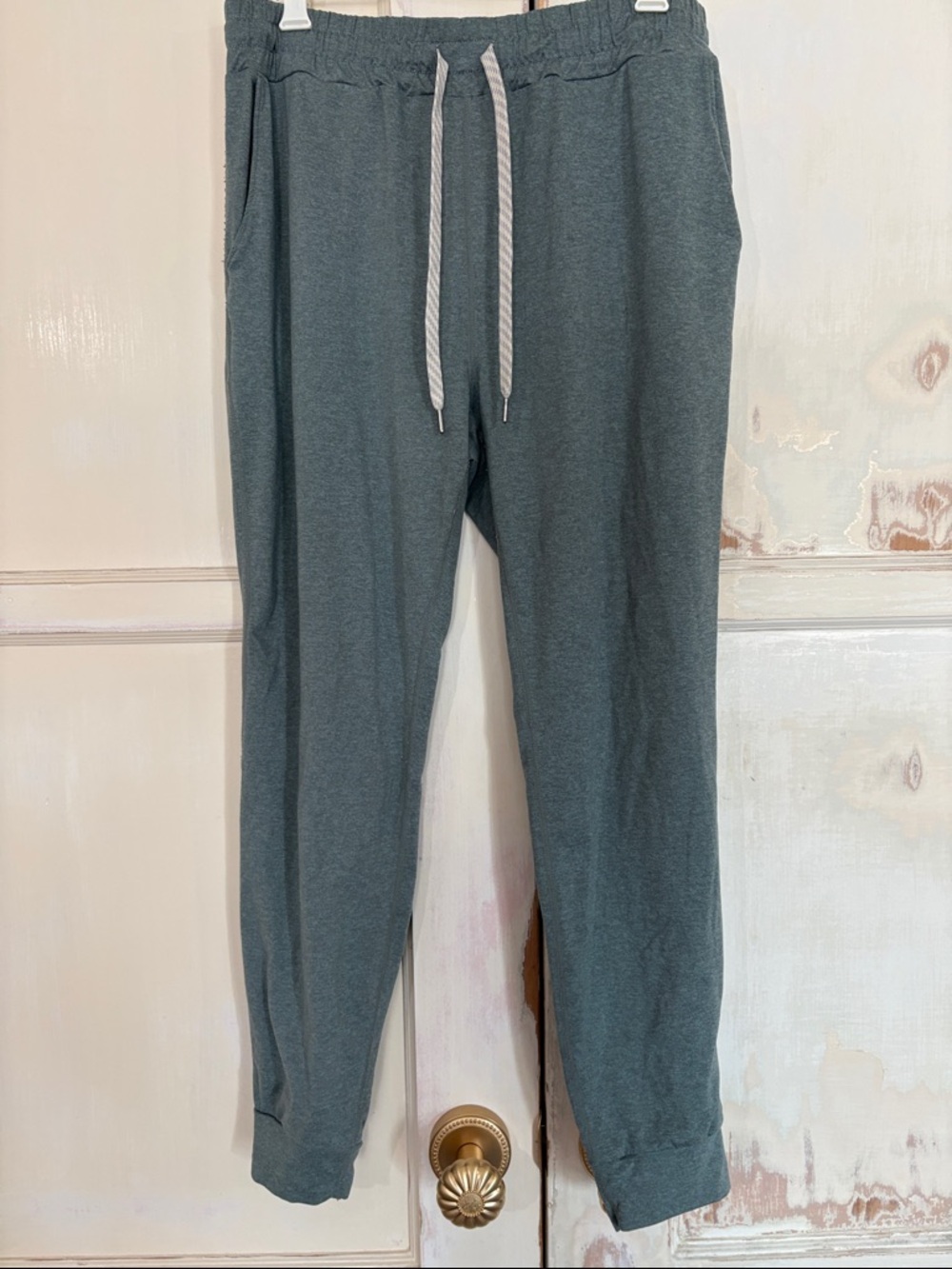 Vuori Women's Joggers Set in Slate Green - Picture 2 of 7